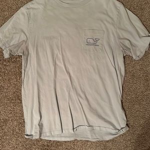 Vineyard vines t shirt